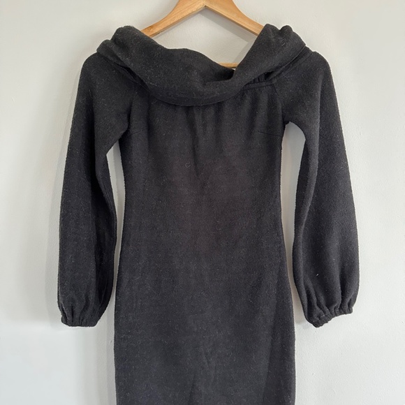 Black off the shoulder dress US size 4 - Picture 2 of 3